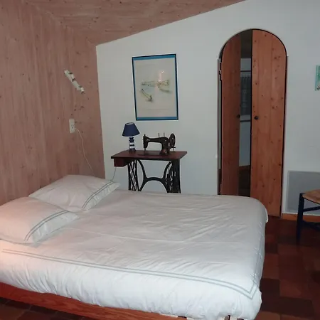 Les Chenes Bleus Bed and Breakfast 3*