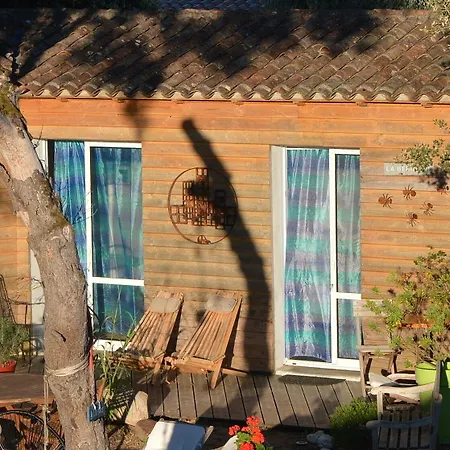 Les Chenes Bleus Bed and Breakfast 3*