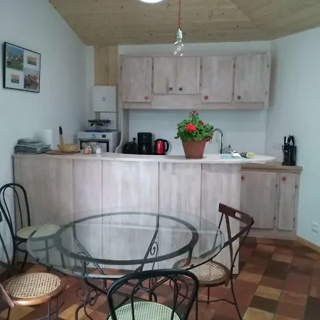 Les Chenes Bleus Bed & Breakfast *